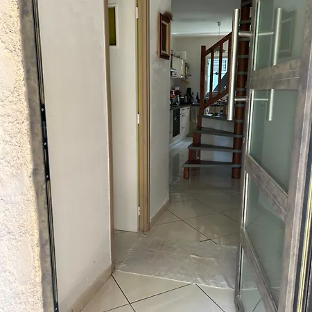 Privatunterkunft Shared House Les Louves *